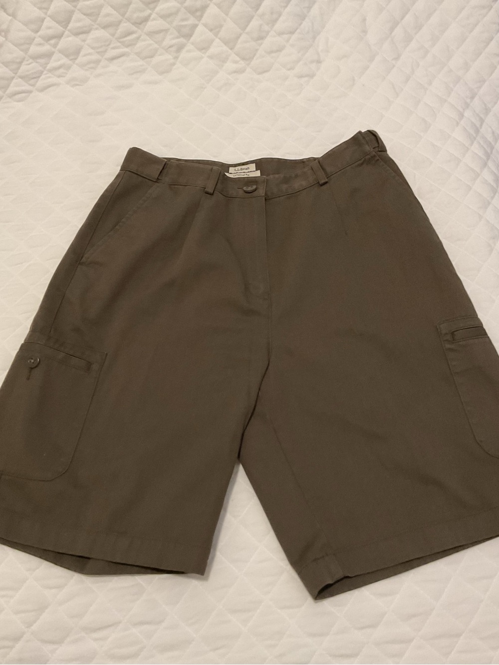 L.L. Bean Original Fit Olive Cargo Bermuda Shorts 100% Cotton Size 8